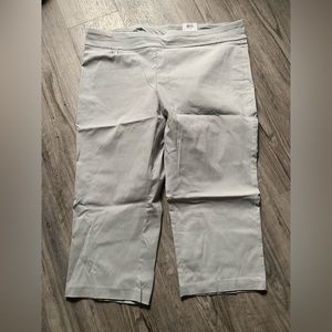 New with tags. Light gray Alfani tummy control Capri